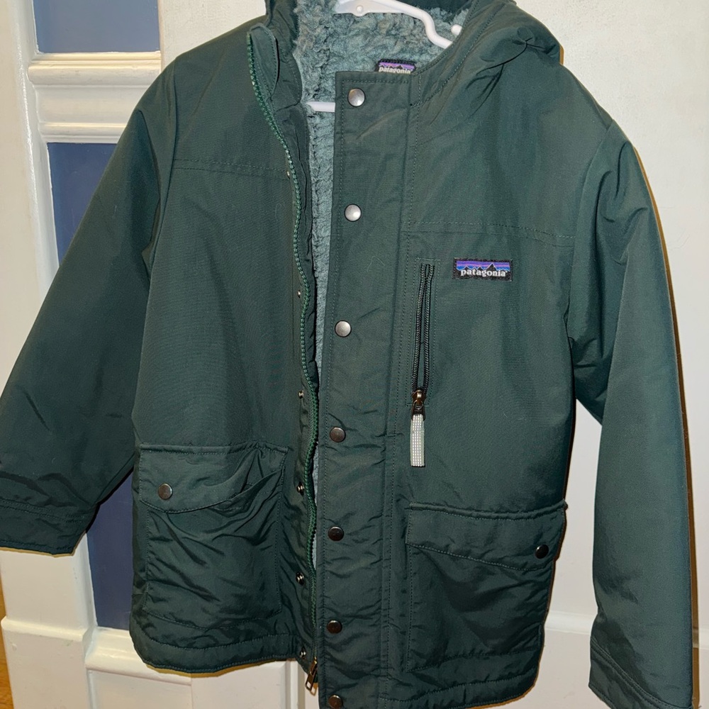 Sherpa lined Patagonia Jacket - Waterproof Kids Size 7-8 - Forest Green